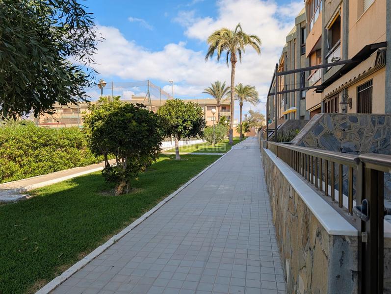 Foto 3e3faeea-44fb-4528-94a3-700ff5d37619. Apartament amb piscina a Retamar Almería