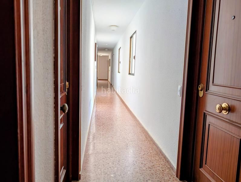 Foto bc75f4a5-842c-4792-aad2-2e32a2d8905a. Apartament amb piscina a Retamar Almería