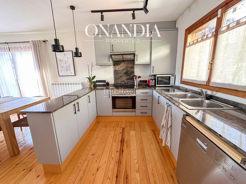 Foto f65fb88b-6aca-4294-8a02-e90629976bdd. Duplex con riscaldamento in Puigcerdà