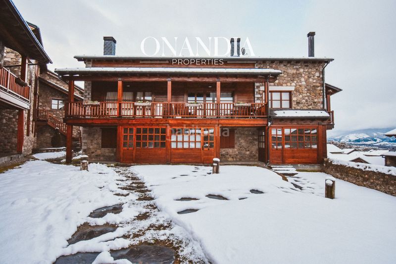 Foto 2090982f-2691-4e00-840d-c5d04a648e38. Casa adossada amb calefacció piscina a Guils de Cerdanya