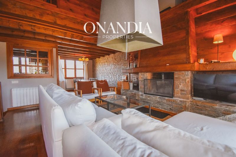 Foto a206505f-7083-4a74-9ecd-3753a1863dc8. Casa adossada amb calefacció piscina a Guils de Cerdanya