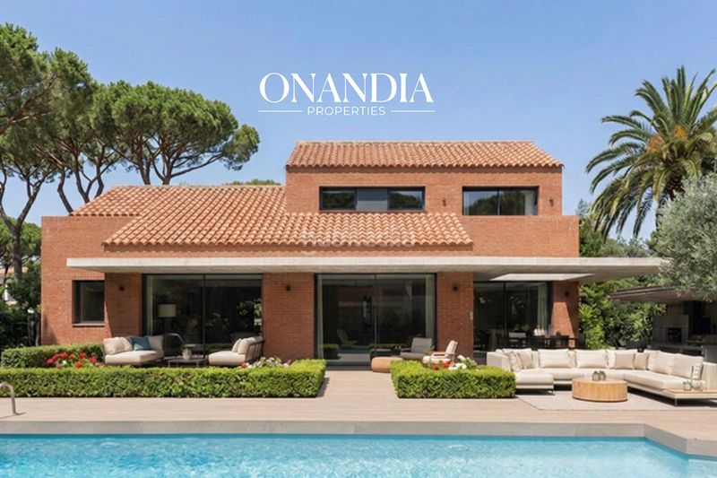 Foto 35c16917-f474-4e2e-a3d0-68a1c0b25515. Casa amb calefacció aparcament piscina a Gava Mar Gavà