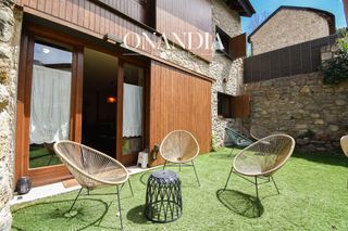 Rent Semi detached house in Alp. Casa con encanto y jardín privado en el centro de alp