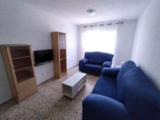 Lloguer Pis  Calle cronista diego rodríguez de almela. Vuestro campamento base en vista alegre! 120 m2 junto al tranvía