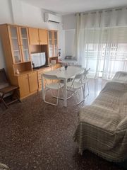 Miete Etagenwohnung in Calle calle del obispo sancho d'àvila 11. Estudia en vista alegre!  exclusivo chicas y junto al tranvía