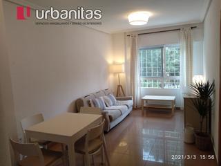 Location Appartement  Calle marinero juan vizcaíno. Encuentra tu oásis urbano piso tranquilo con garaje en plena la
