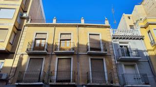 Edifici a Orihuela Ciudad. Edificio pontencialmente rentable