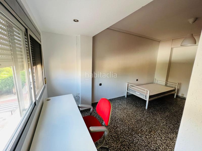 Foto b8cbb3ed-17b2-45cf-bdf7-344cb1a22510. Rent flat with parking in El Castell Burjassot