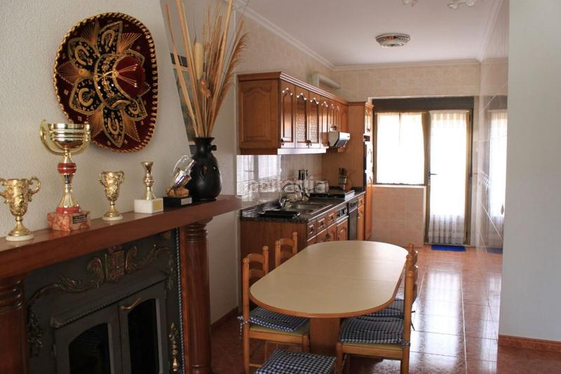 Foto b6d3c467-1541-4102-b92a-9453e4c682b8. Casa amb calefacció a Cascajares de la Sierra