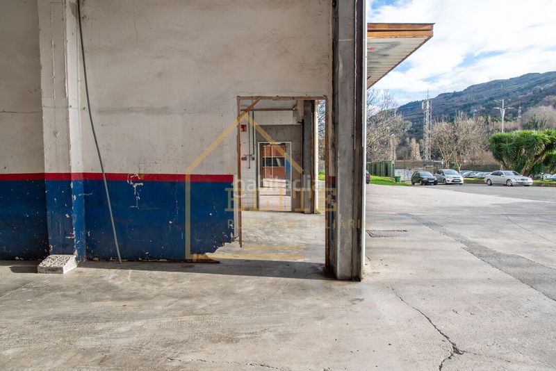 Foto 20a74cc5-9581-4f18-bf6e-b74656e7f3fb. Local comercial local industrial con licencia de taller en Ortuella