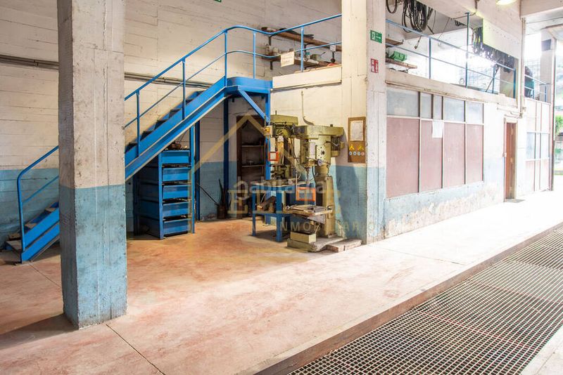 Foto d98a35c2-b122-40dc-9f2f-39e0465b8c26. Local comercial local industrial con licencia de taller en Ortuella