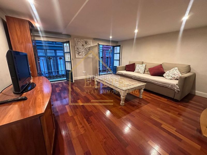 Foto 2230aaee-3c16-46cd-8641-43e6ab85a61c. Pis amb calefacció a Casco Viejo Bilbao