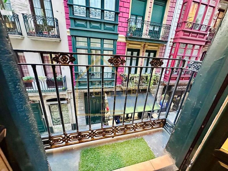 Foto 3da9aaa6-3916-4ff2-a659-a57946160d79. Pis amb calefacció a Casco Viejo Bilbao