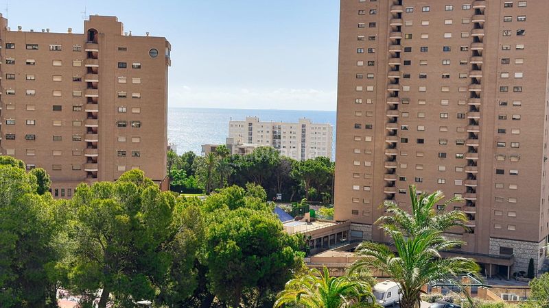 Foto efbe9b86-2044-4cb2-a8fb-40930bbc74b4. Piso en avenida marina alta 4 piso playa de poniente, en Benidorm