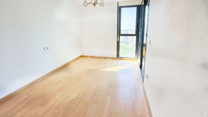 Foto f7a086c5-1f4b-4ca9-9777-9e8b0e907ddb. Piso en avenida marina alta 4 piso playa de poniente, en Benidorm