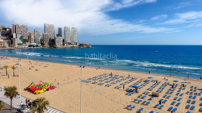 Foto 053f59c6-1091-423c-9ff3-08bdd4e3ae1b. Pis amb aparcament a Playa Levante Benidorm