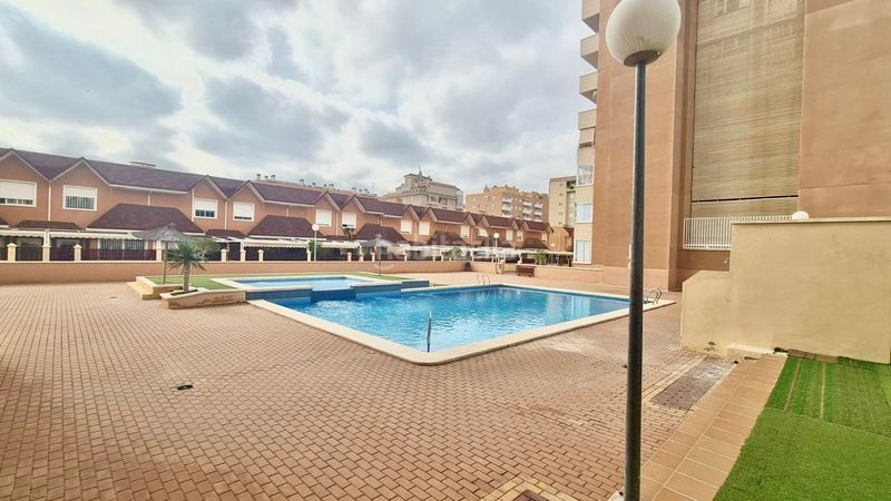 Foto bece991a-2095-4a37-acd0-dc9ce5b9e527. Casa adossada amb aparcament piscina a Ciutat Universitària Elche / Elx