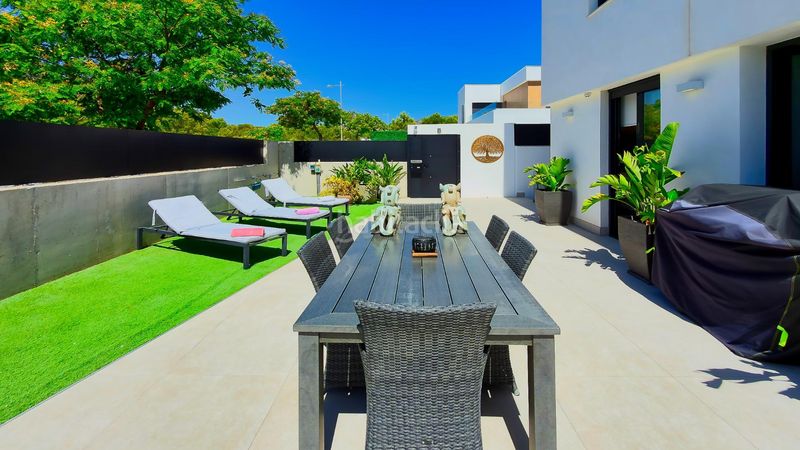 Foto 29cdf42e-fa55-4af4-a0f6-04f38a7e157b. Chalet  en venta en balcón de Finestrat-terra marina Finestrat