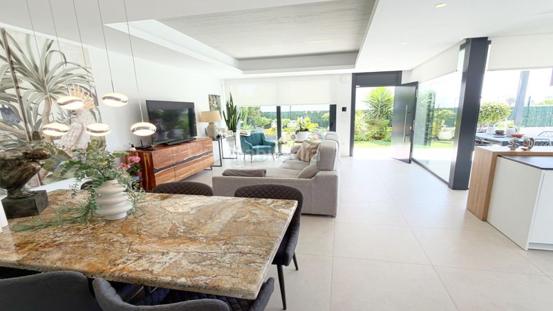 Foto b5bb4dda-74fd-4069-8162-4c9e08fb251a. Chalet  en venta en balcón de Finestrat-terra marina Finestrat