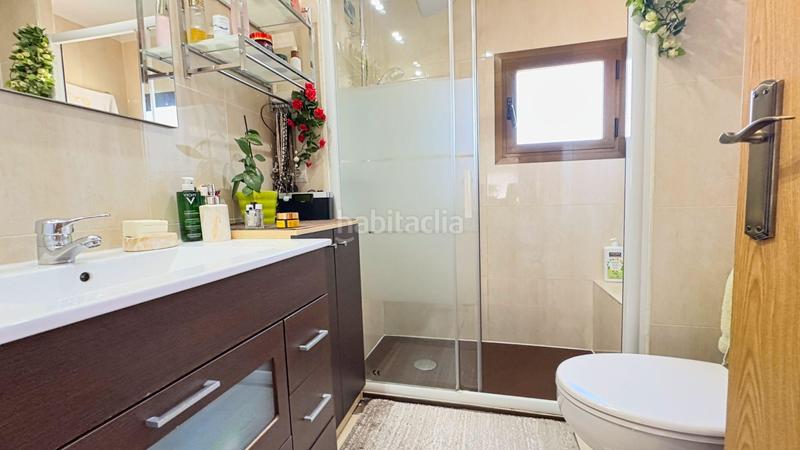 Foto d0bce6ef-4cd7-405a-858e-d071e2b5fe9e. Piso  listo para entrar a vivir en levante , piscina y parking en Benidorm