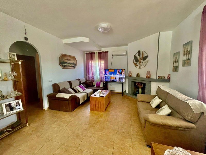 Foto 48ccb2f7-115a-4e54-85fb-8ce0a2e1ceb3. Casa adossada a Almodóvar del Río