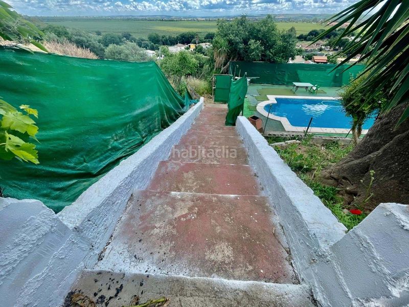 Foto f7b7416c-9a5e-4e52-8080-d24b5f572178. Casa adossada a Almodóvar del Río