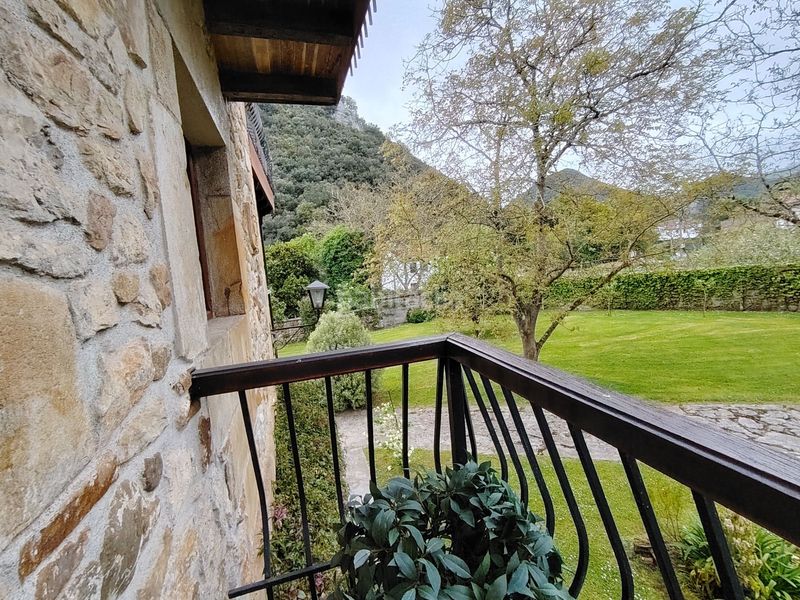 Foto f8b2b6eb-e1ef-4ef3-a9f7-e1f0e22f34b9. Casa adossada amb calefacció a Liendo