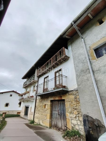 Foto 791fbef8-faeb-4571-b7a2-0261579337fb. Casa adossada amb calefacció a Liendo