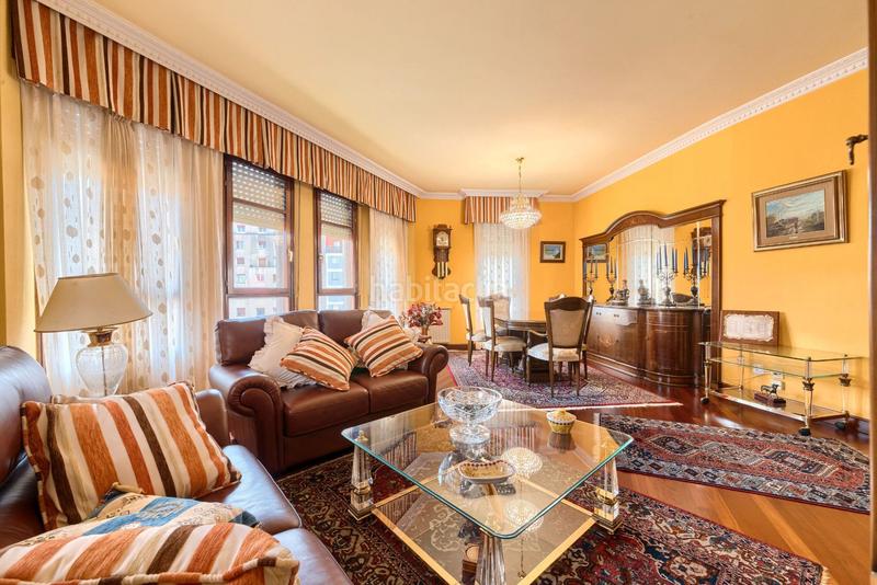 Foto 59d8bcf8-0fe7-41d7-a899-a311da603973. Etagenwohnung mit heizung in Zabalburu Bilbao