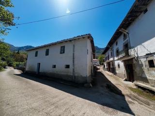 Country house in Valle de Mena. Casa de pueblo para reformar