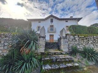 House en Valle de Mena. Casa independiente en la calle santa maria  villasana de mena