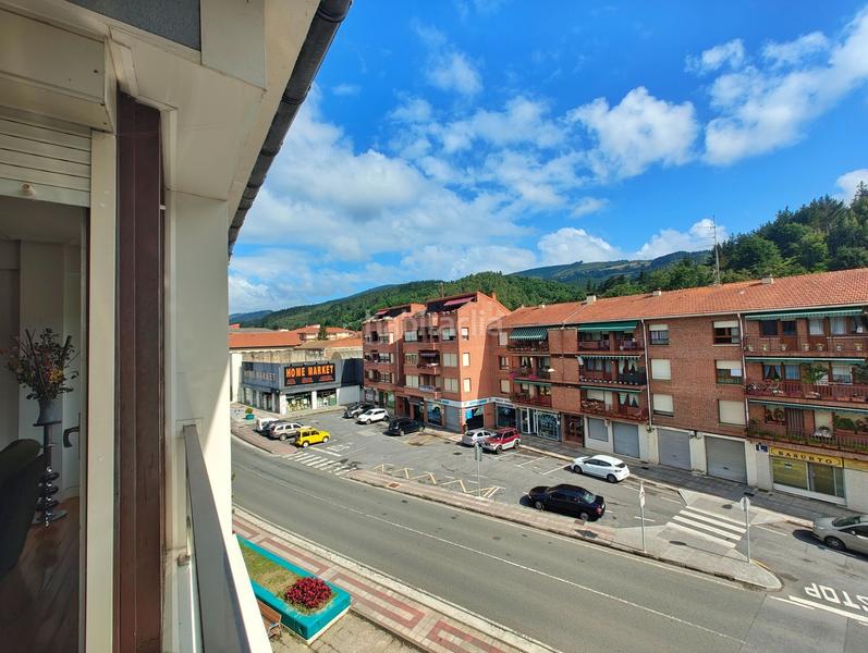 Foto 43c37579-dd0d-4b53-b8c0-dcee35b5c403. Piso  totalmente exterior con garaje y trastero en Zalla