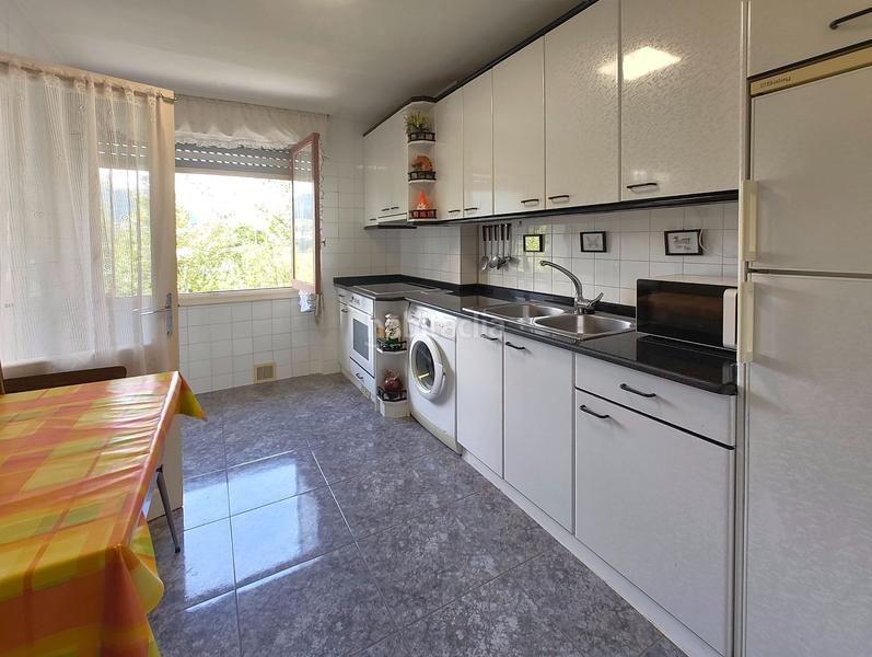 Foto 691a8e9a-8792-4630-8f40-a79ef1bad951. Piso  totalmente exterior con garaje y trastero en Zalla