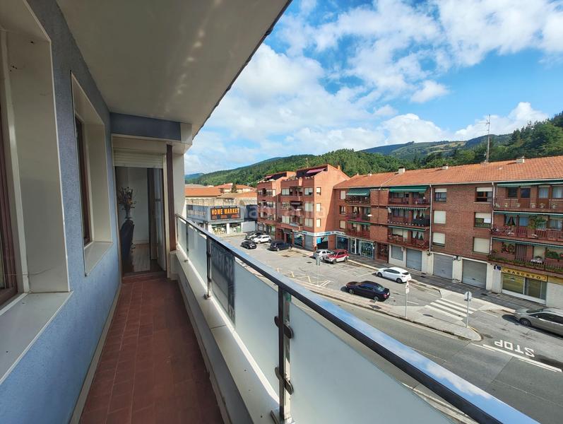Foto afe73e1f-2cf1-42c2-9af1-4b5f0a771ca4. Piso  totalmente exterior con garaje y trastero en Zalla