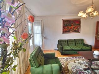 Flat en Zalla. Piso totalmente exterior  con garaje y trastero en zalla