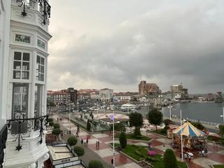 Rent Flat in Centro. Alquiler despacho  profesional  con vistas al mar en edificio em