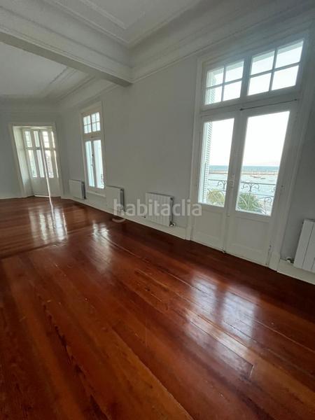 Foto 702412a5-e1ce-47fe-9d00-f39fe9bab40e. Alquiler piso alquiler despacho profesional con vistas al mar en edificio emblemático en Castro - Urdiales