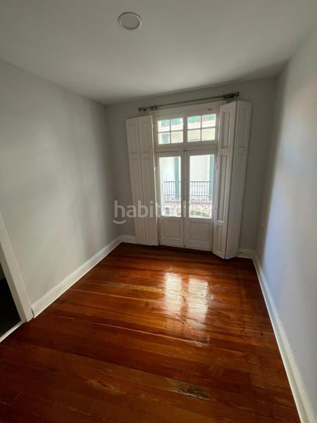 Foto bd61d1d4-6142-40fb-9680-e7849ec569d5. Alquiler piso alquiler despacho profesional con vistas al mar en edificio emblemático en Castro - Urdiales