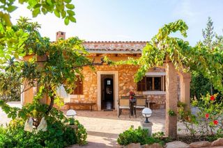 Affitto Fondo rustico in Portopetro. Casa de campo con piscina privada y jardín cerca de cala mondrag