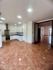 Lloguer Pis a Pax 3. Amplio piso con terraza y dos plazas de garaje en zona residenci