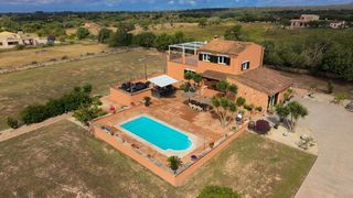 Masia a Zona Rústica - Interior. Finca rústica con máxima privacidad y zona chillout con piscina