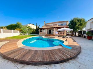 Location Maison  Llagosta 3. Magnífica villa con piscina y garaje en portocolom alquiler de l