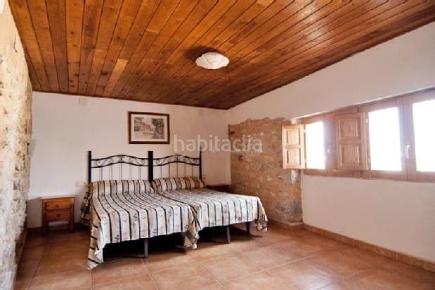 Foto d06a1522-93c3-4ff5-95ec-65f1e10c7946. Edificio in Penàguila
