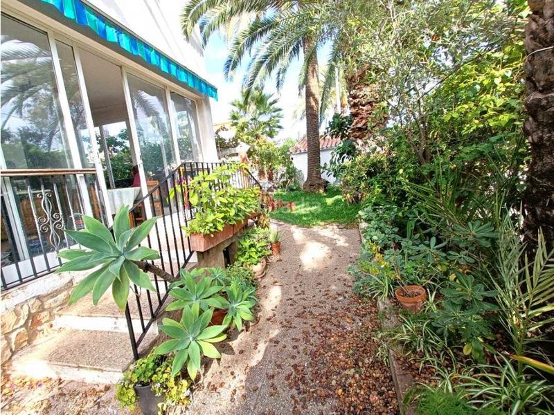 Foto 2983e853-40a6-437e-8f09-3c6085804fa4. Chalet dans Centro Urbano Dénia