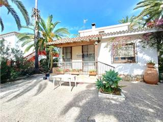 Xalet a Centro Urbano. Venta chalet 1a linea playa denia