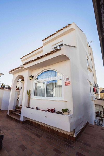 Foto b917629d-f0e2-4d4e-9352-c5768f89fab1. Chalet con parcheggio in Sierra Helada Benidorm