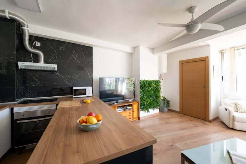 Foto 4e8ec6d1-2d11-422e-bd37-dc65c2379983. Flat with pool in Playa Poniente Benidorm