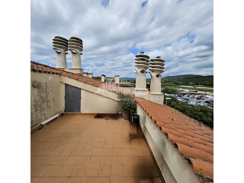 Foto bd3cb930-977f-44bc-9ce8-6ffe689bca6f. Dúplex amb calefacció aparcament piscina a Avinguda Catalunya Palamós