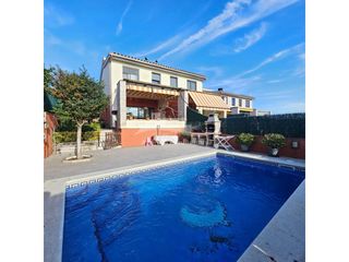 Casa  Camino pla del llop. Casa con licencia turística, piscina y garaje propio