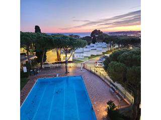 Pis  Llorer. Apartamento con vistas increíbles al mar y gran piscina con zona